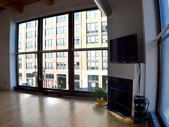 2nd image of 2303 S Michigan Ave APT 206