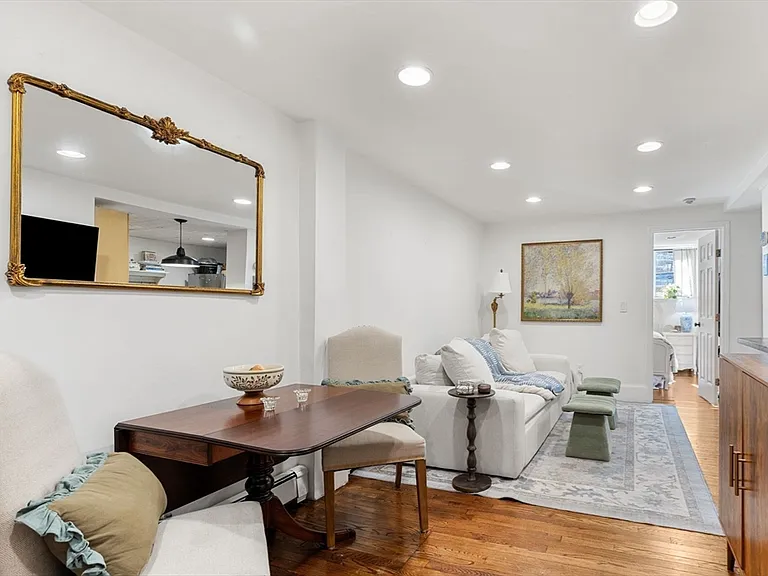 302 K St #B — Photo 1