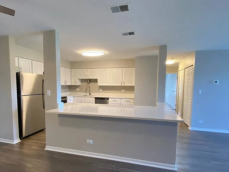 Farmingdale Apartments — Photo 12