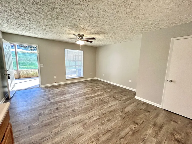 Lakeland Hills Apartment Homes — Photo 21