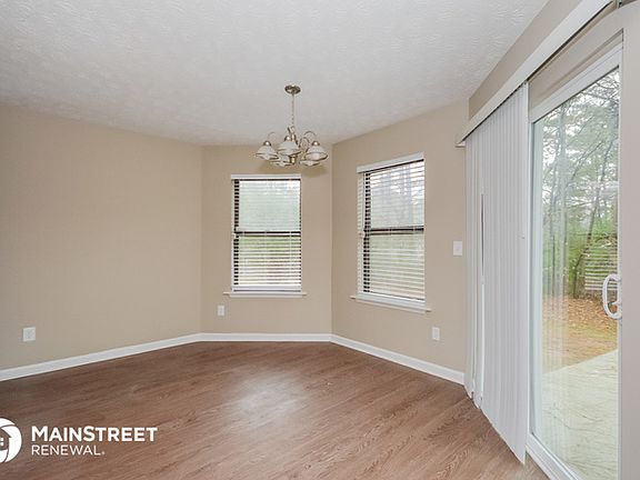 4th image of 300 Windsor Walk SE