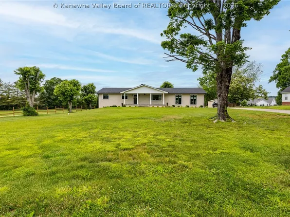 286 Sunnybrook Dr, Hurricane, WV 25526