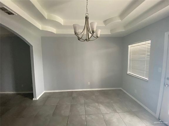 5th image of 2613 Charleston Ln