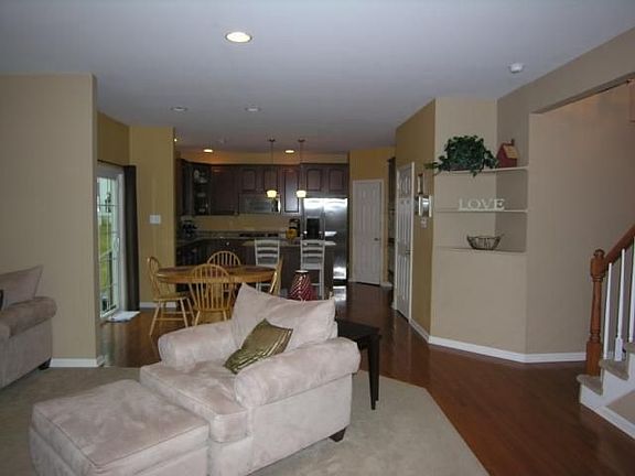 5th image of 224 Eagle Glen Dr