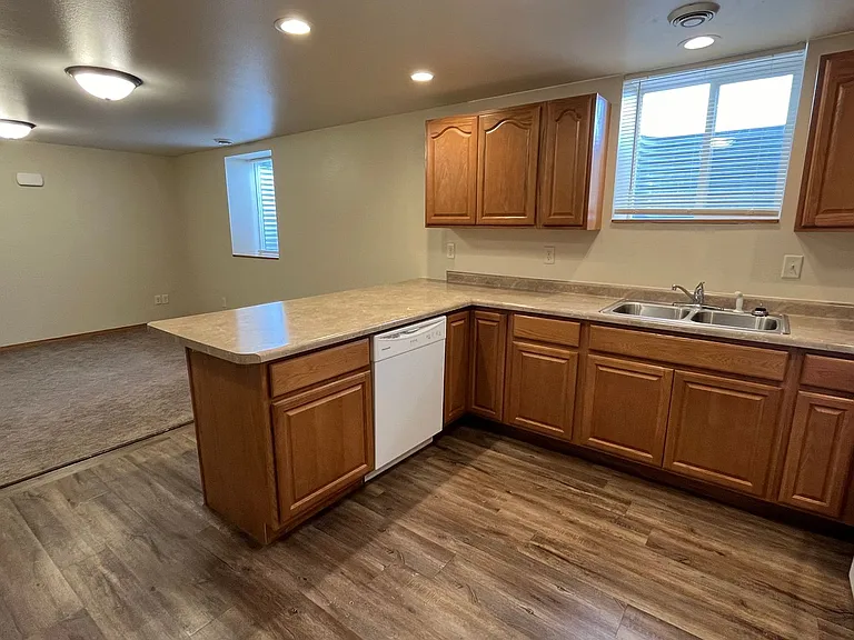 520 9th St SE — Photo 3