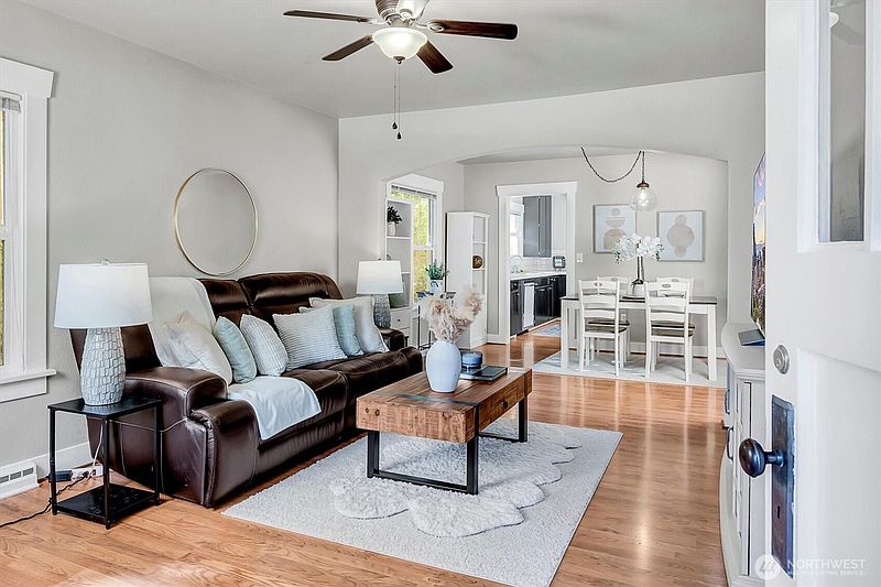 3rd image of 39801 SE Walnut Street