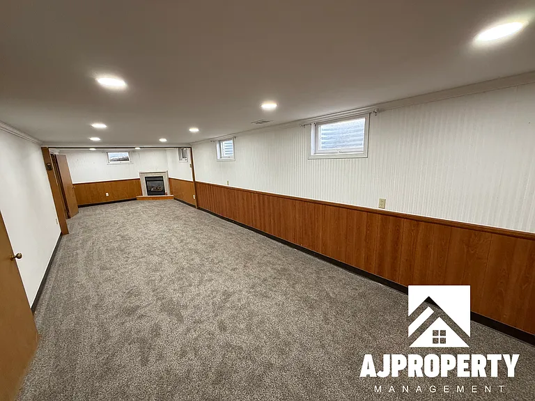 1400 S Riverdale Rd — Photo 16