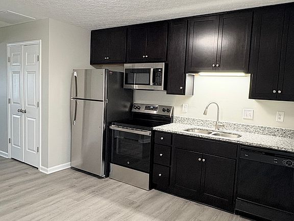 4th image of 3910 Banyan Ct APT D