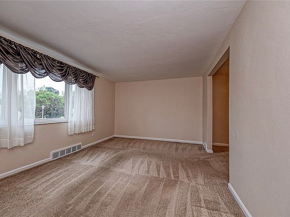 3rd image of 553 Invicta Dr