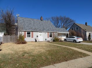 75 Balsam Ln, Levittown, NY 11756