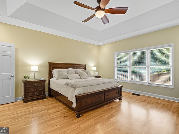 18th image of 1091 Echota Rd