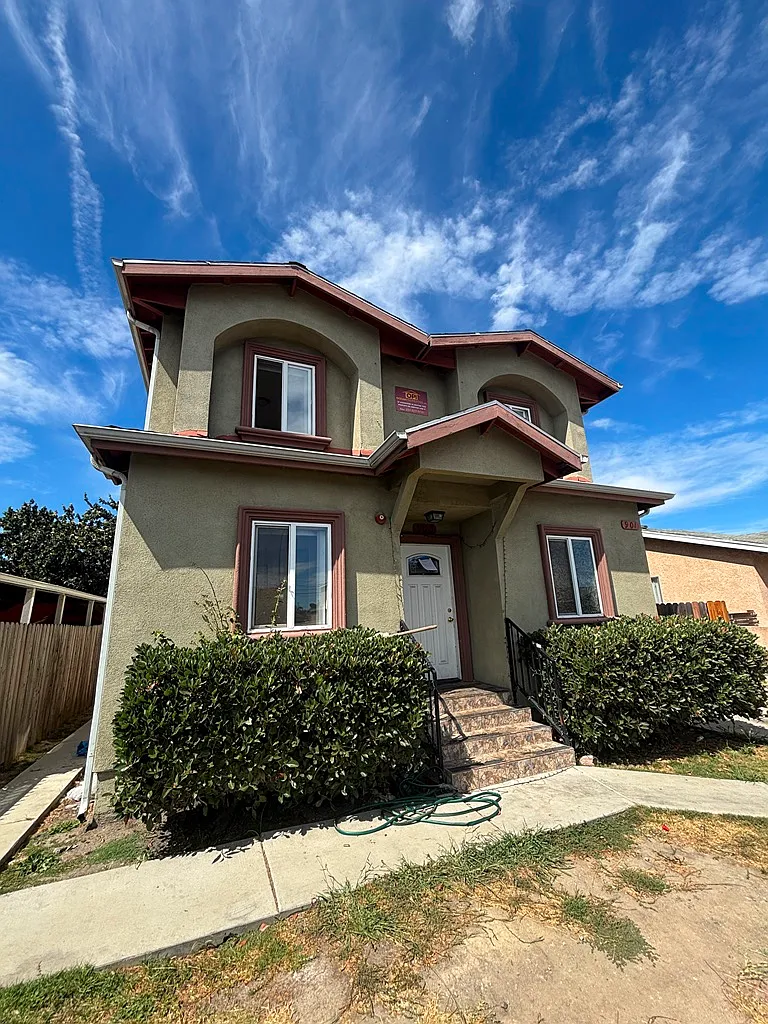 5 bed, 1755 sqft, $4,200 — Photo 1