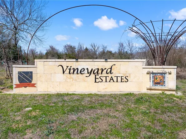 5025 Paulo Ct, Bryan, TX 77808