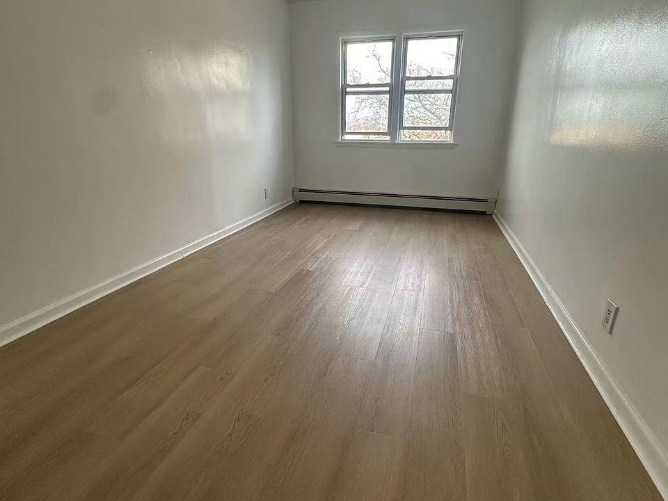 1st image of 6117 185th St Fl 3