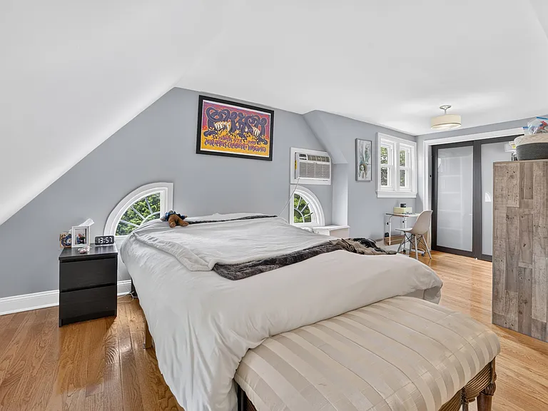 44 Elizabeth St — Photo 23