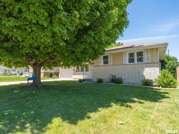 305 E Polk St, Morton, IL 61550