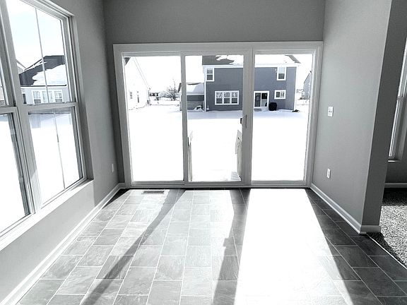5th image of 9083 Hawk Hill Way