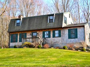 46 Taunton Lake Rd, Newtown, CT 06470