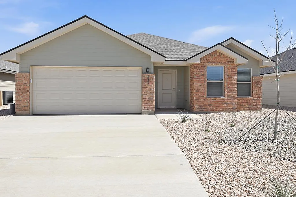 3 bed, 2.0 bath, 1500 sqft, $2,475 — Photo 1
