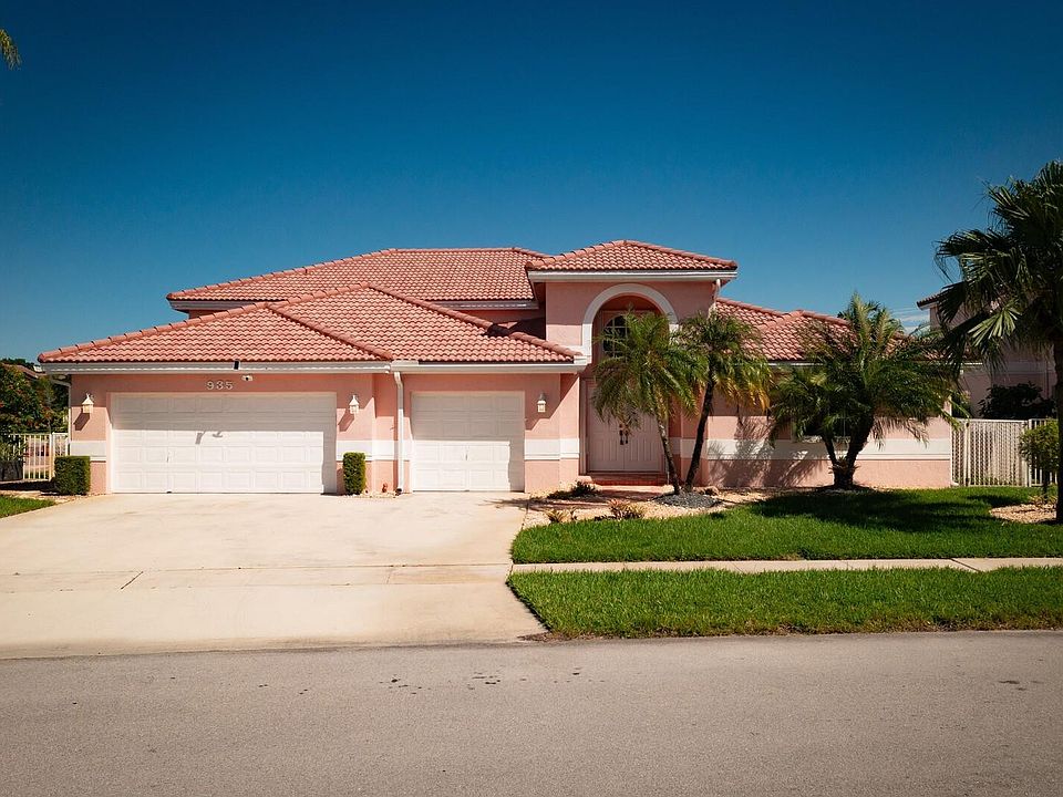 1st image of 935 NW 201st Avenue