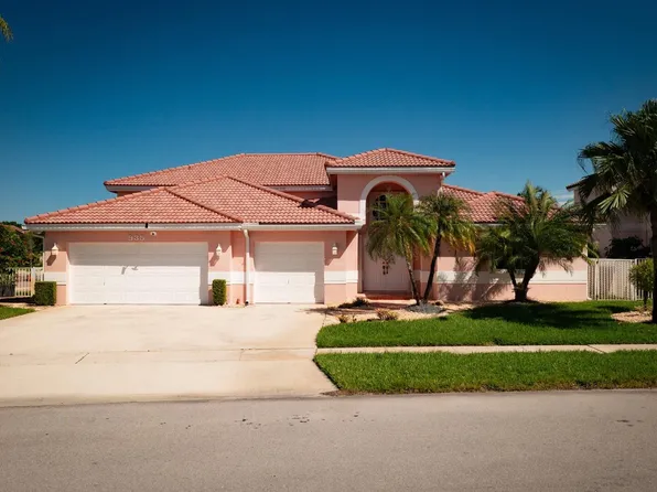 935 NW 201st Avenue, Pembroke Pines, FL 33029