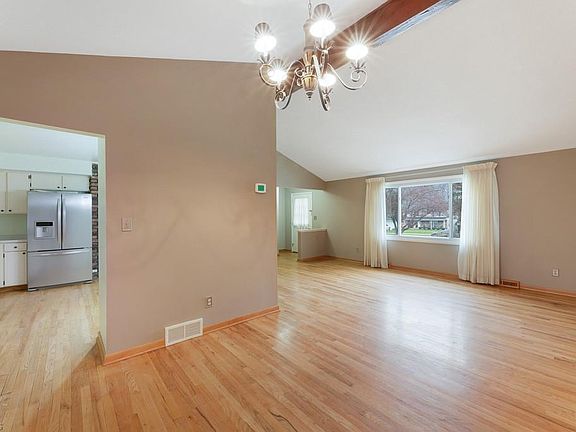 5th image of 37735 Fox Run Dr
