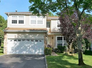243 Fairfield Dr E, Holbrook, NY 11741