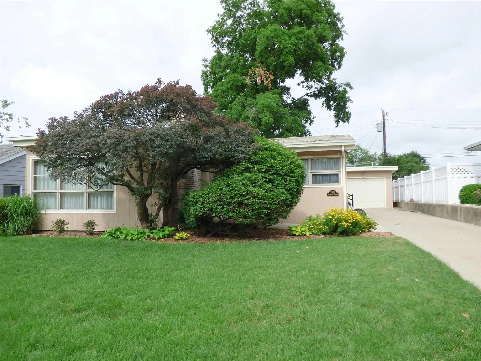 3515 Whitcomb Ave photo 1