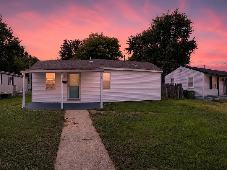 2504 Ebach St — Photo 2