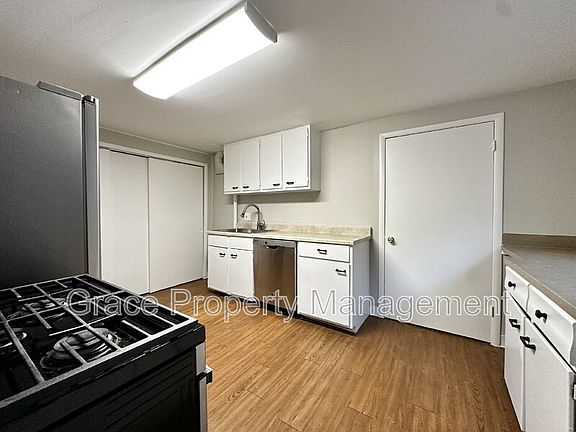 4th image of 1570 N Tamarac St Unit B