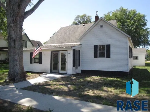 405 Washington St, Hurley, SD 57036