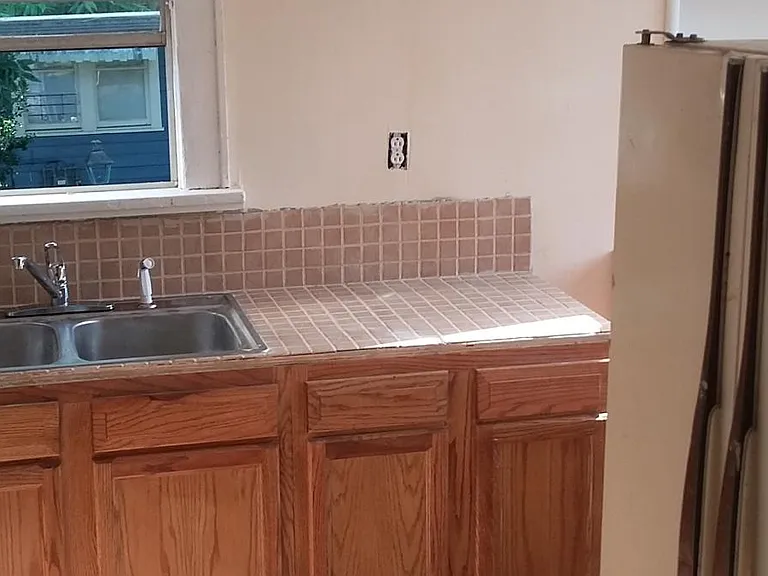 148 E Herndon St — Photo 8