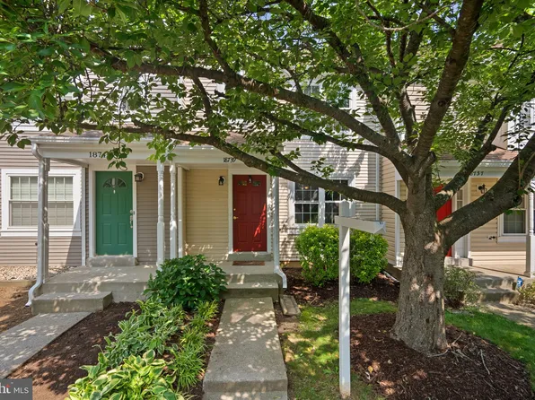 18739 Martins Landing Dr, Germantown, MD 20874