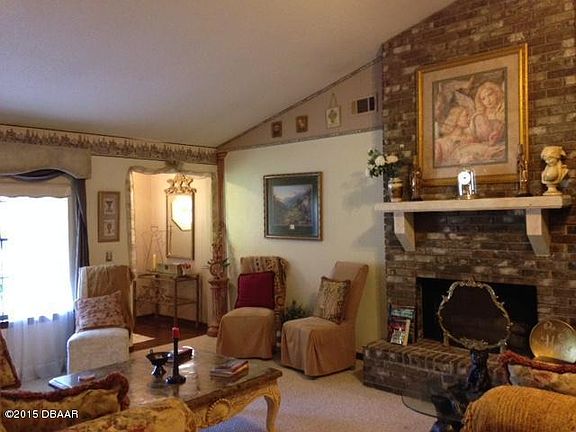 3rd image of 811 W Victoria Cir