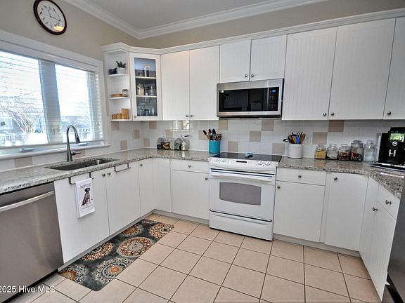 4th image of 37 Forest Oaks Drive