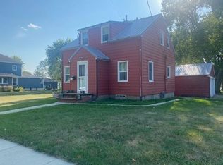 809 S 6th St, Osage, IA 50461