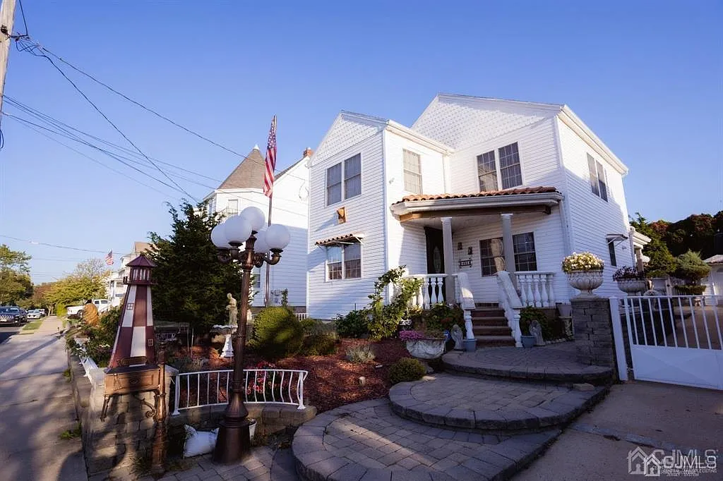 433 Gordon St photo 1