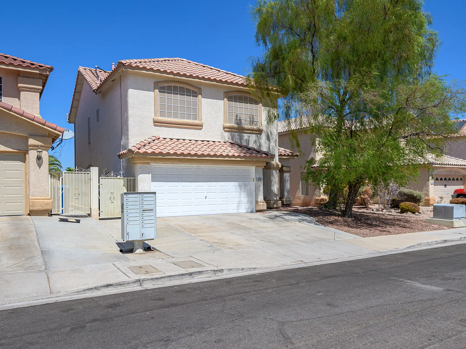 4 bed, 2439 sqft, $3,200 — Photo 4