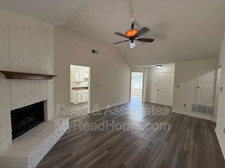 6758 Valerie Dr — Photo 3