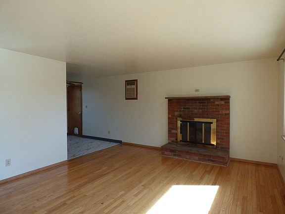 2nd image of 40 University Dr