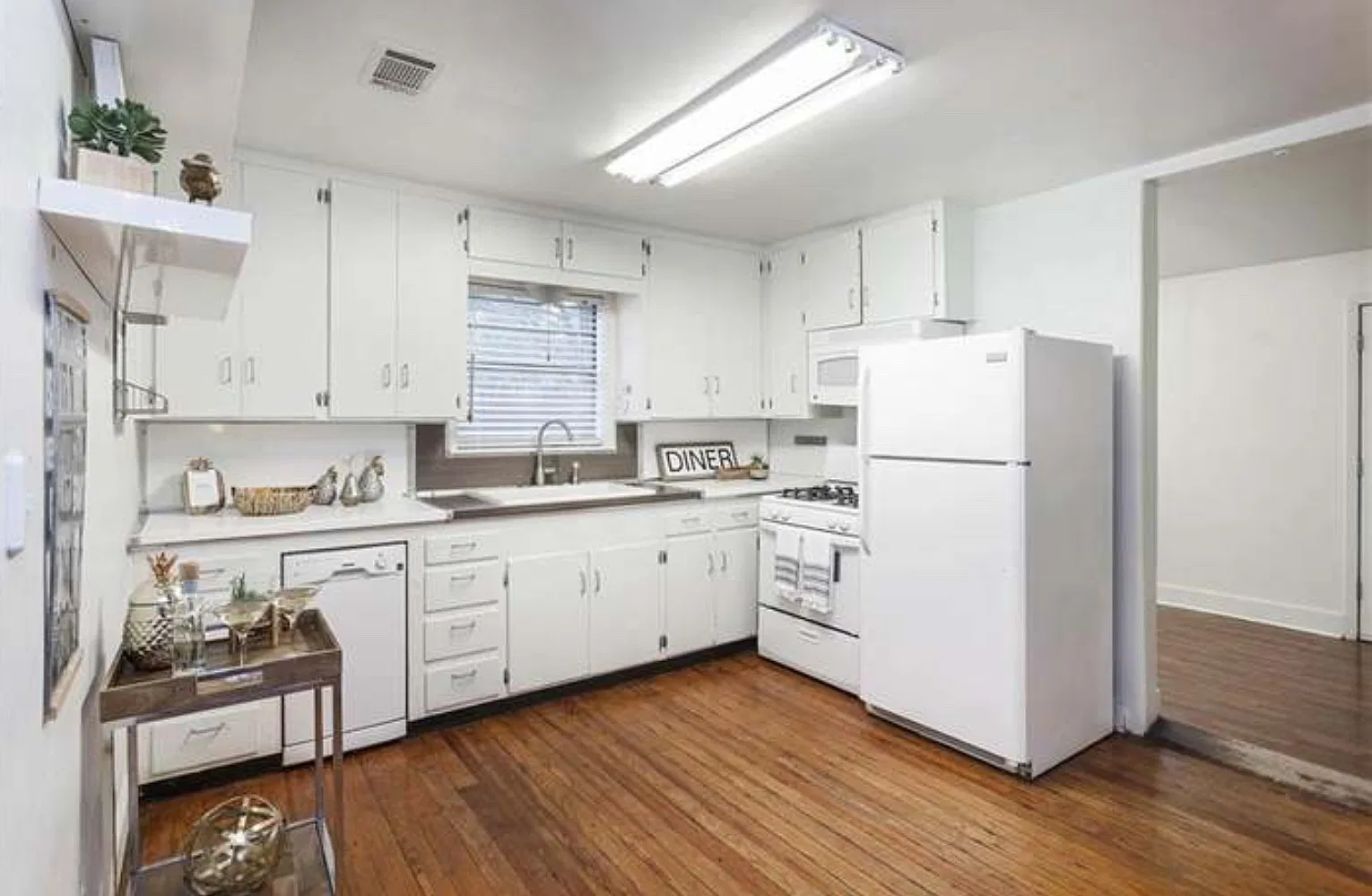 2 bed, 1100 sqft, $2,100 — Photo 3