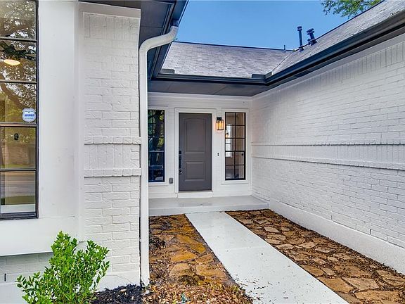 2nd image of 1701 Gracy Farms Ln