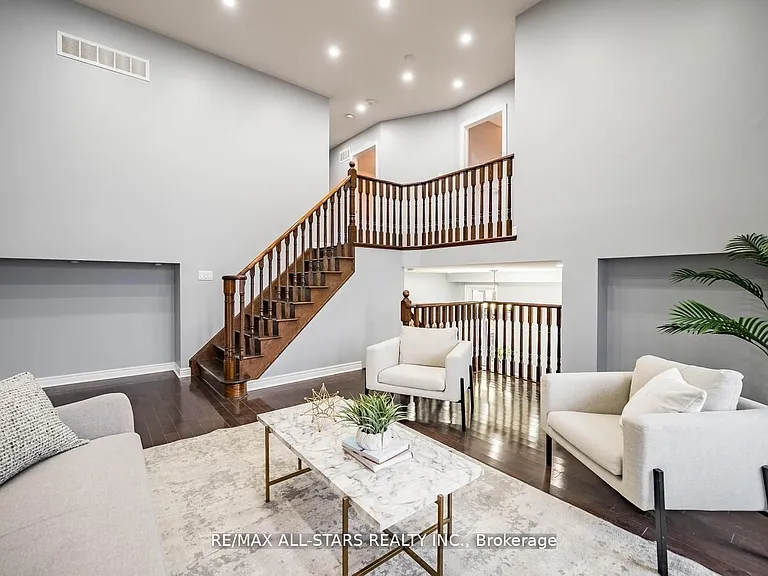 138 Yakefarm Blvd — Photo 16