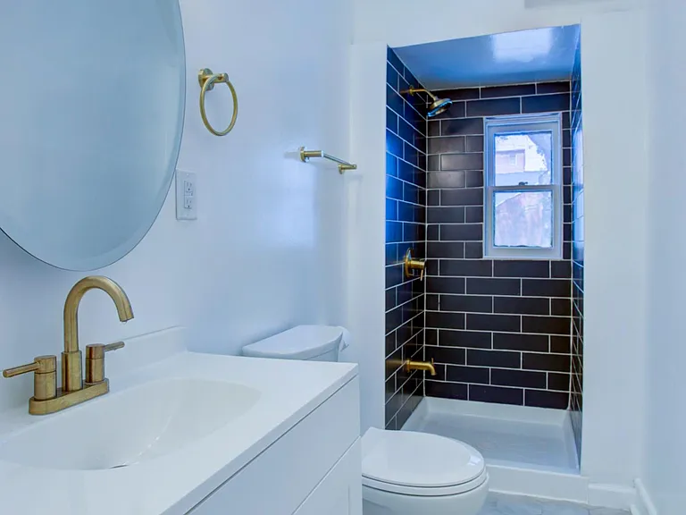 329 E Chestnut St #1 — Photo 5
