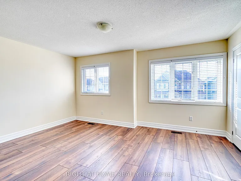 17 Mercury Ave — Photo 25
