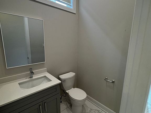 5th image of 902 Pinecrest Rd #A