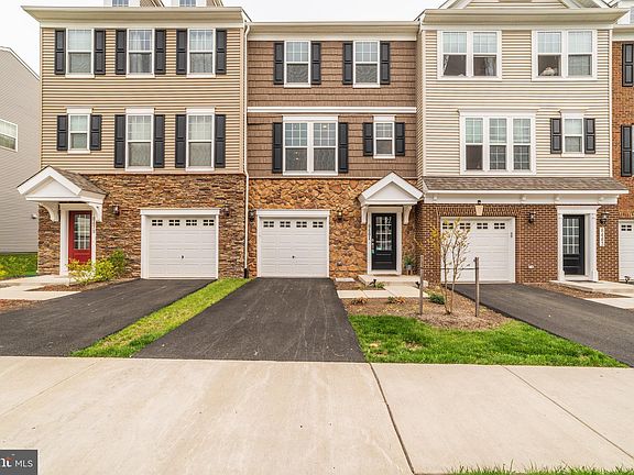 3rd image of 8481 Craggan Ln