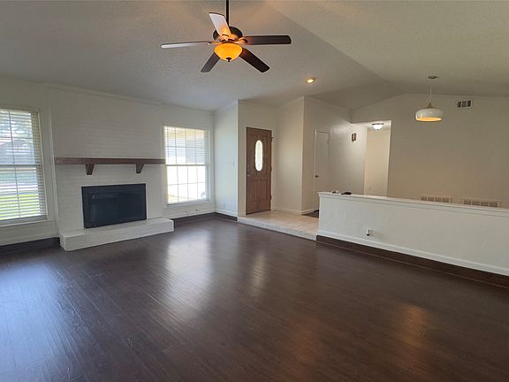 4th image of 5426 Barcelona Dr