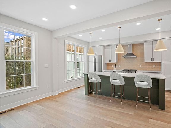 4th image of 212 Oliver Way