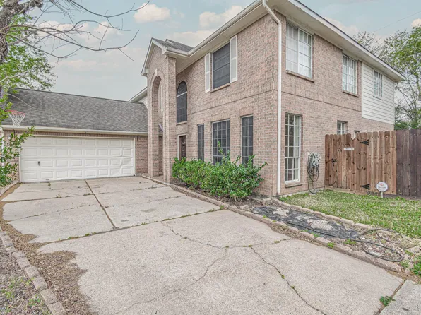 8806 Edenbridge St, Spring, TX 77379